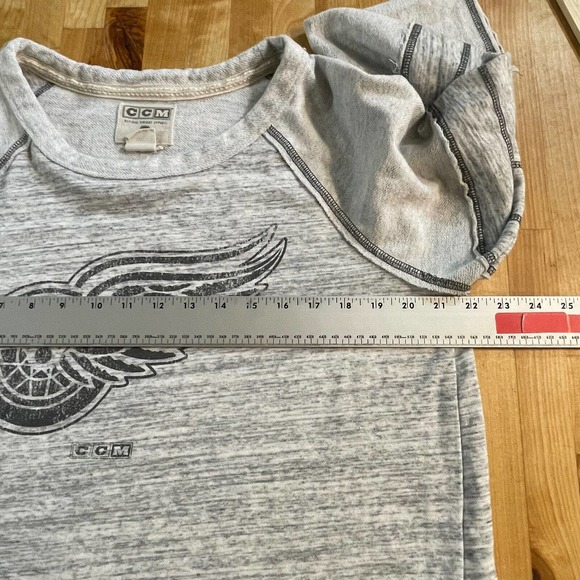 CCM Detroit Red Wings LS Raglan Distressed Grey Soft French Terry Fabric Logo XL - Picture 9 of 11